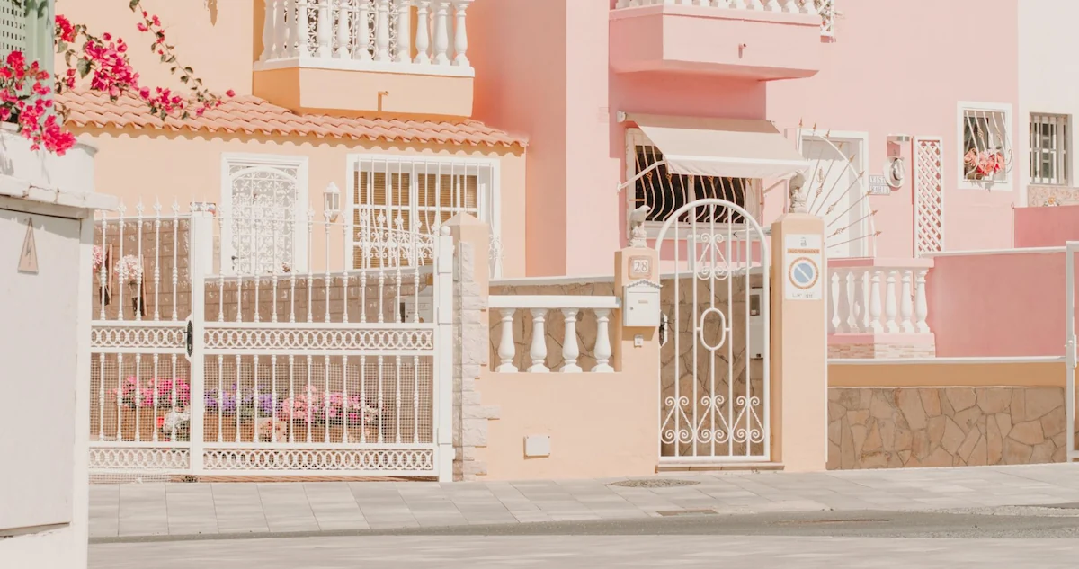 Putih dan Warna Pastel